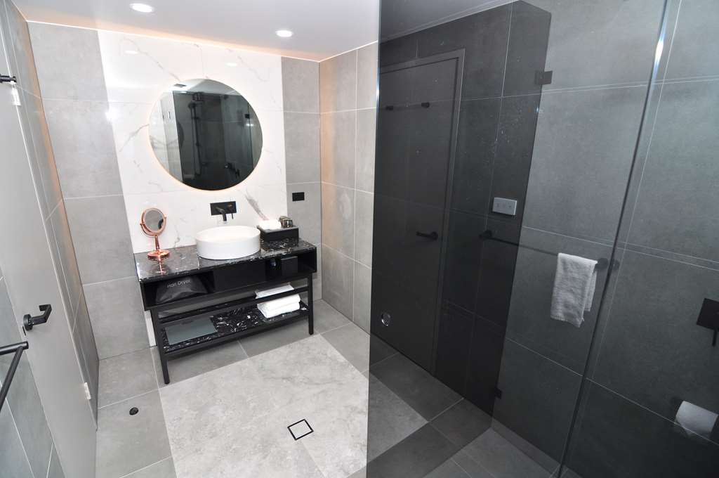 DECO HOTEL CANBERRA-guestroom-Guest Room,On-Site.jpg