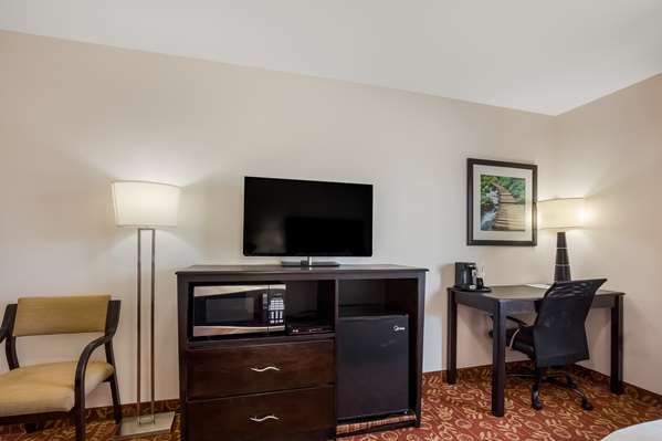  - SureStay Hotel by Best Western Whittington - I-57, Exit 77