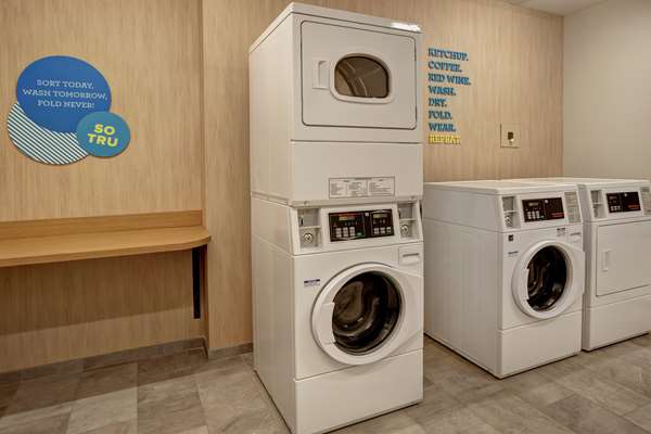  - Tru by Hilton Hotel Oxford