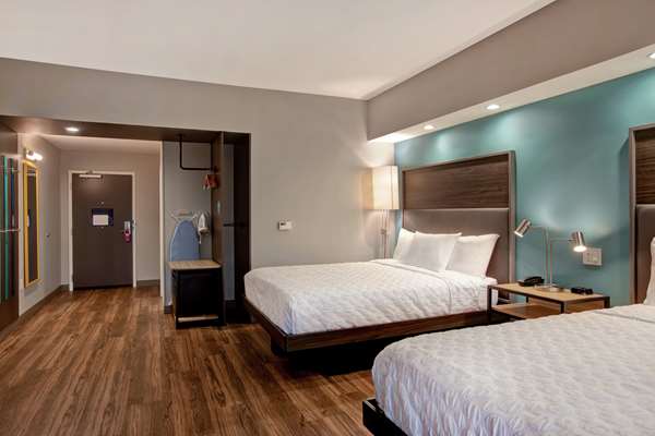  - Tru by Hilton Hotel Oxford