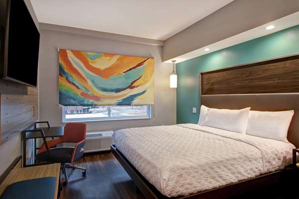  - Tru by Hilton Hotel Oxford