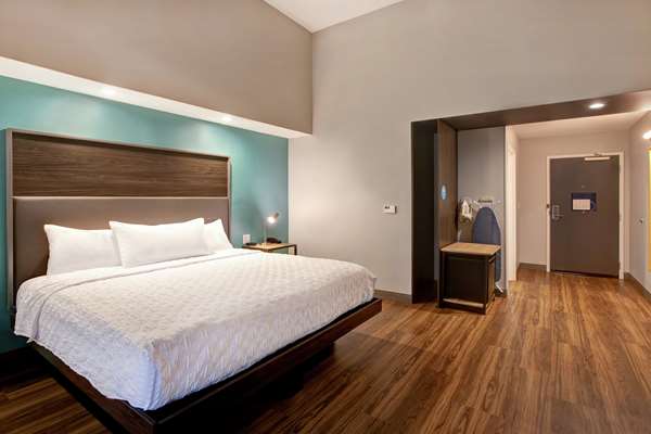  - Tru by Hilton Hotel Oxford