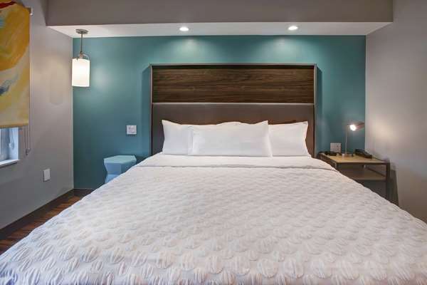  - Tru by Hilton Hotel Oxford