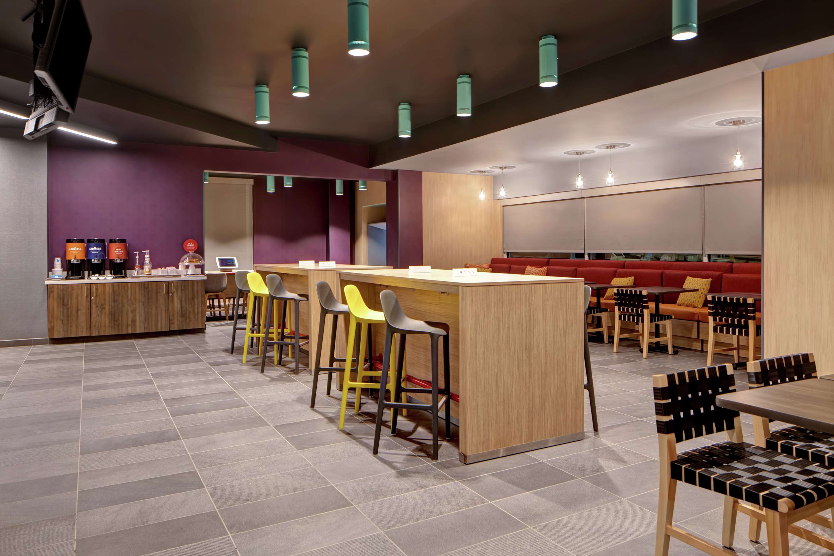 Breakfast Area | Tru by Hilton Oxford
