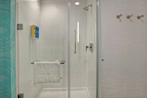  - Tru by Hilton Hotel Oxford