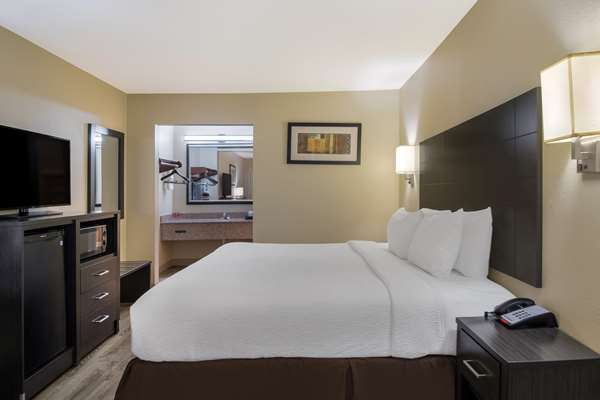  - SureStay Plus Hotel by Best Western Jackson - I-40, Exit 80