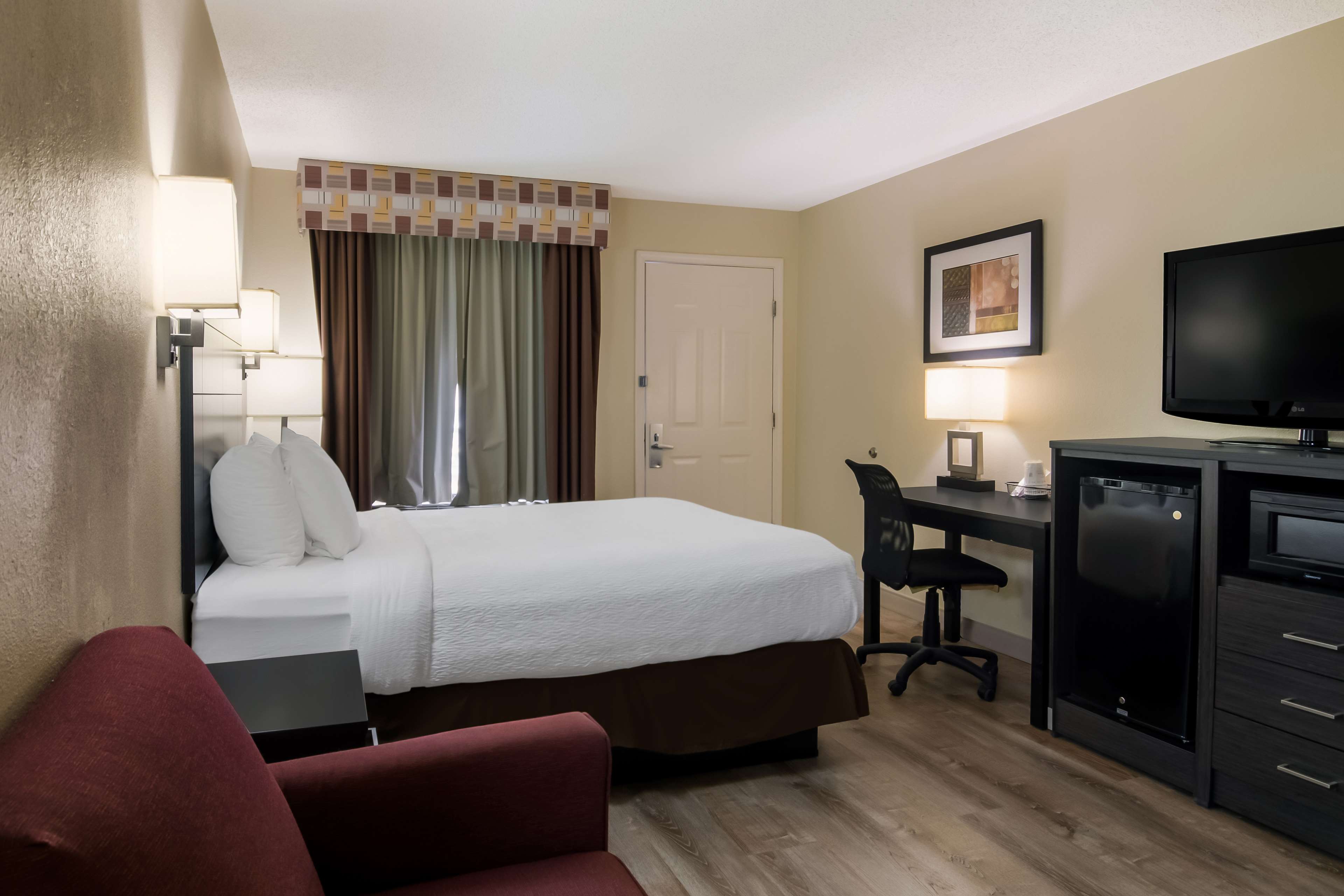 SureStay Plus Hotel by Best Western Jackson Room Type - Accessible - 1 Queen, Mobility Accessible, Roll In Shower, Non-Smoking, Full Breakfast