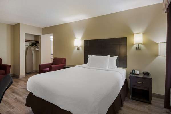  - SureStay Plus Hotel by Best Western Jackson - I-40, Exit 80