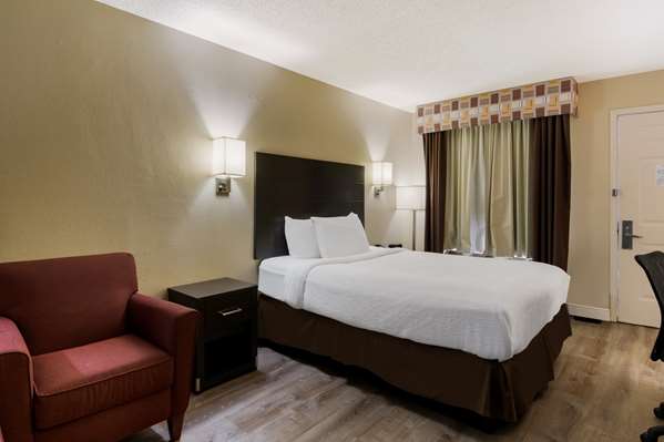  - SureStay Plus Hotel by Best Western Jackson - I-40, Exit 80