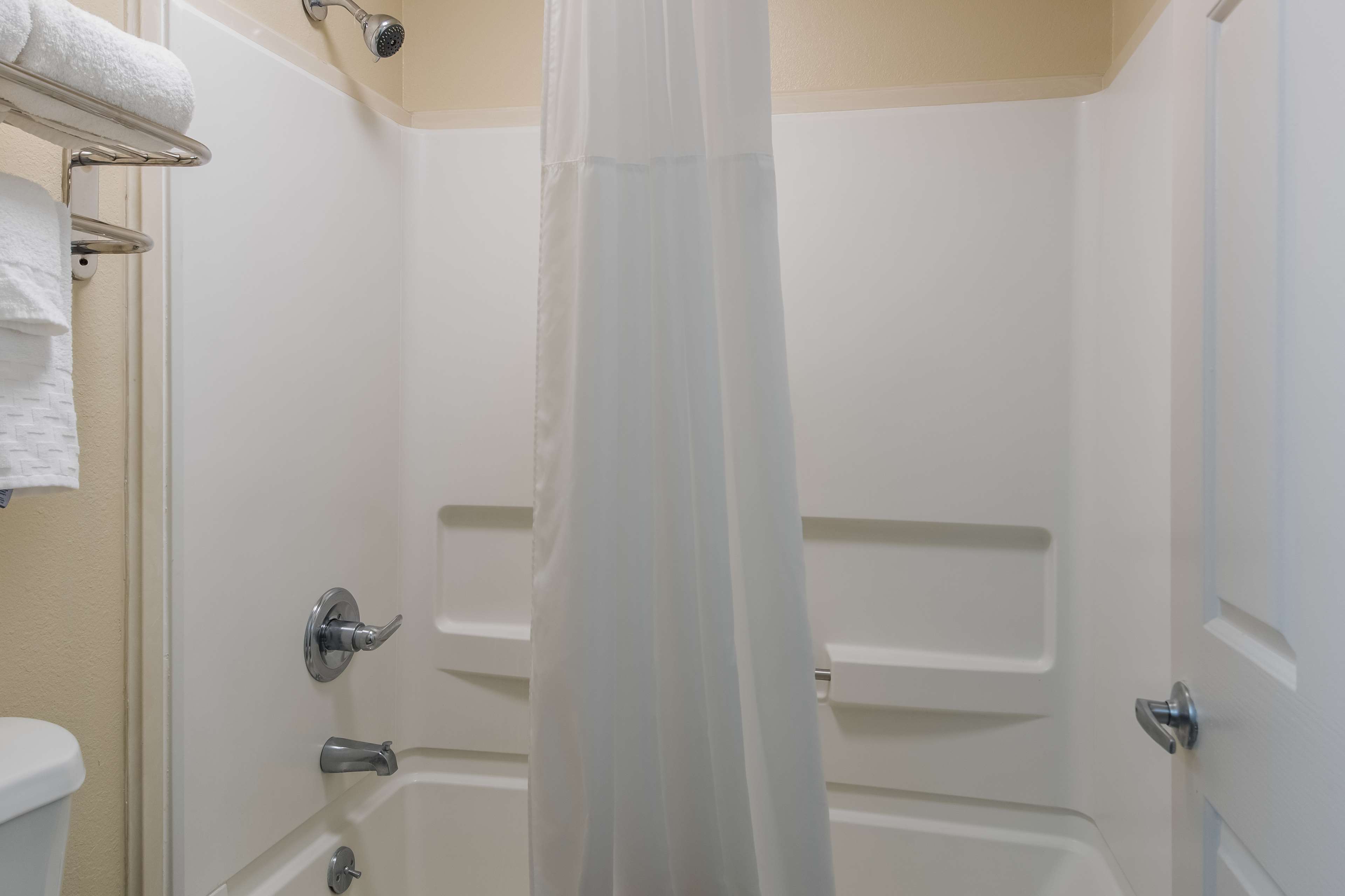 SureStay Plus Hotel by Best Western Jackson Room Type - 1 King Bed, Non-Smoking, High Speed Internet Access, Microwave And Refrigerator, Lcd Television, Cha