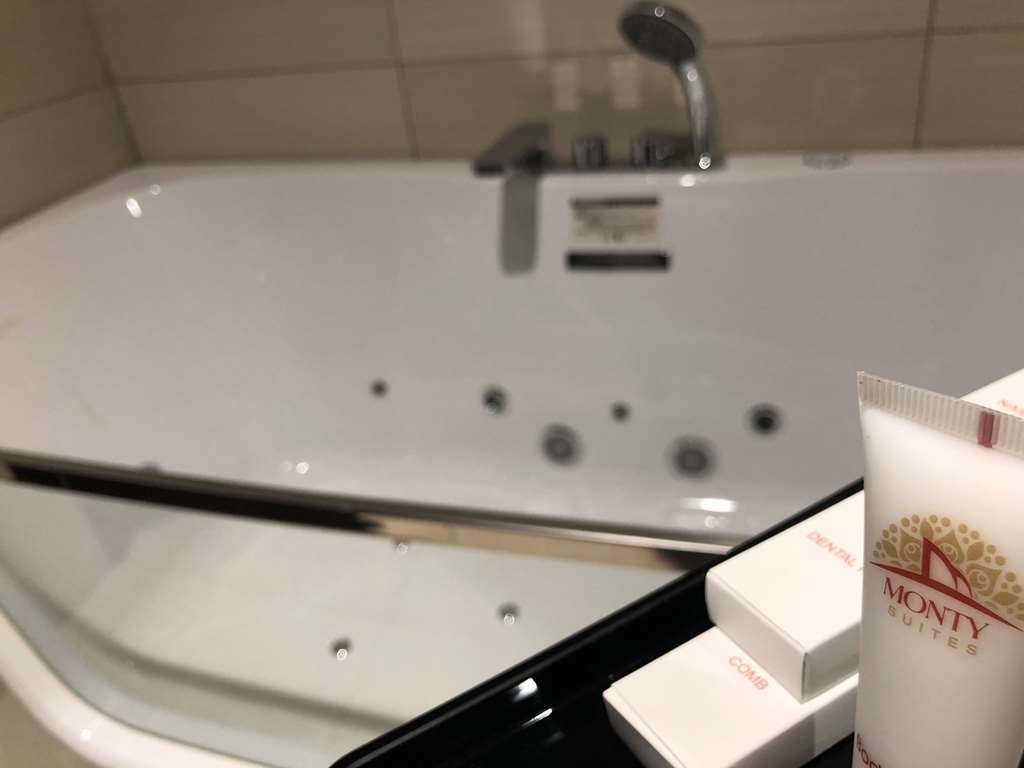 MONTY SUITES AND GOLF-guestroom-Guest Room,Bathroom,Suite,On-Site.jpg
