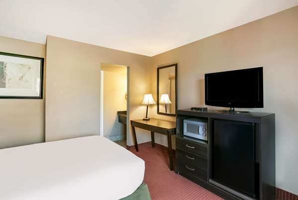  - Rodeway Inn Lancaster