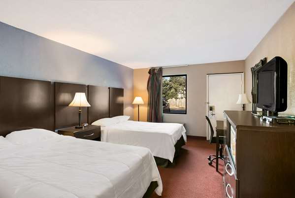  - Rodeway Inn Lancaster