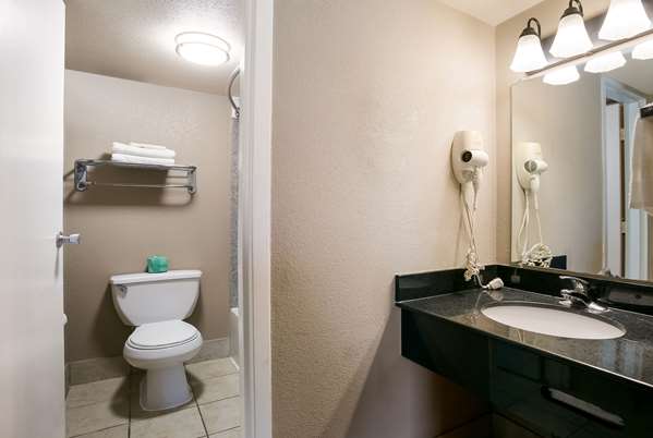  - Rodeway Inn Lancaster