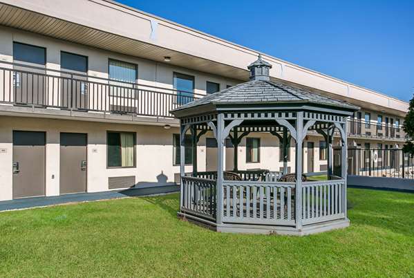 Exterior view - Rodeway Inn Lancaster