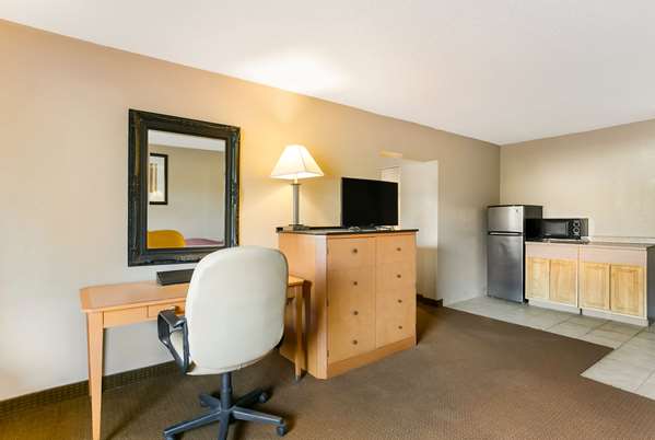 Suite - Rodeway Inn Lancaster