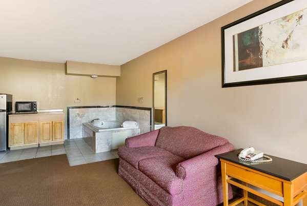 Suite - Rodeway Inn Lancaster