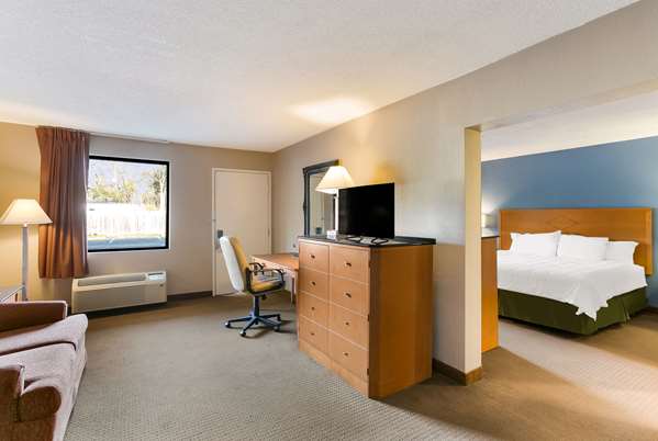 Suite - Rodeway Inn Lancaster