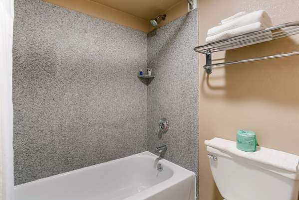 Suite - Rodeway Inn Lancaster