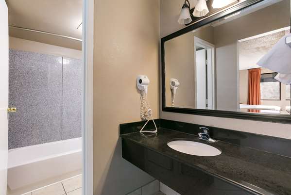  - Rodeway Inn Lancaster