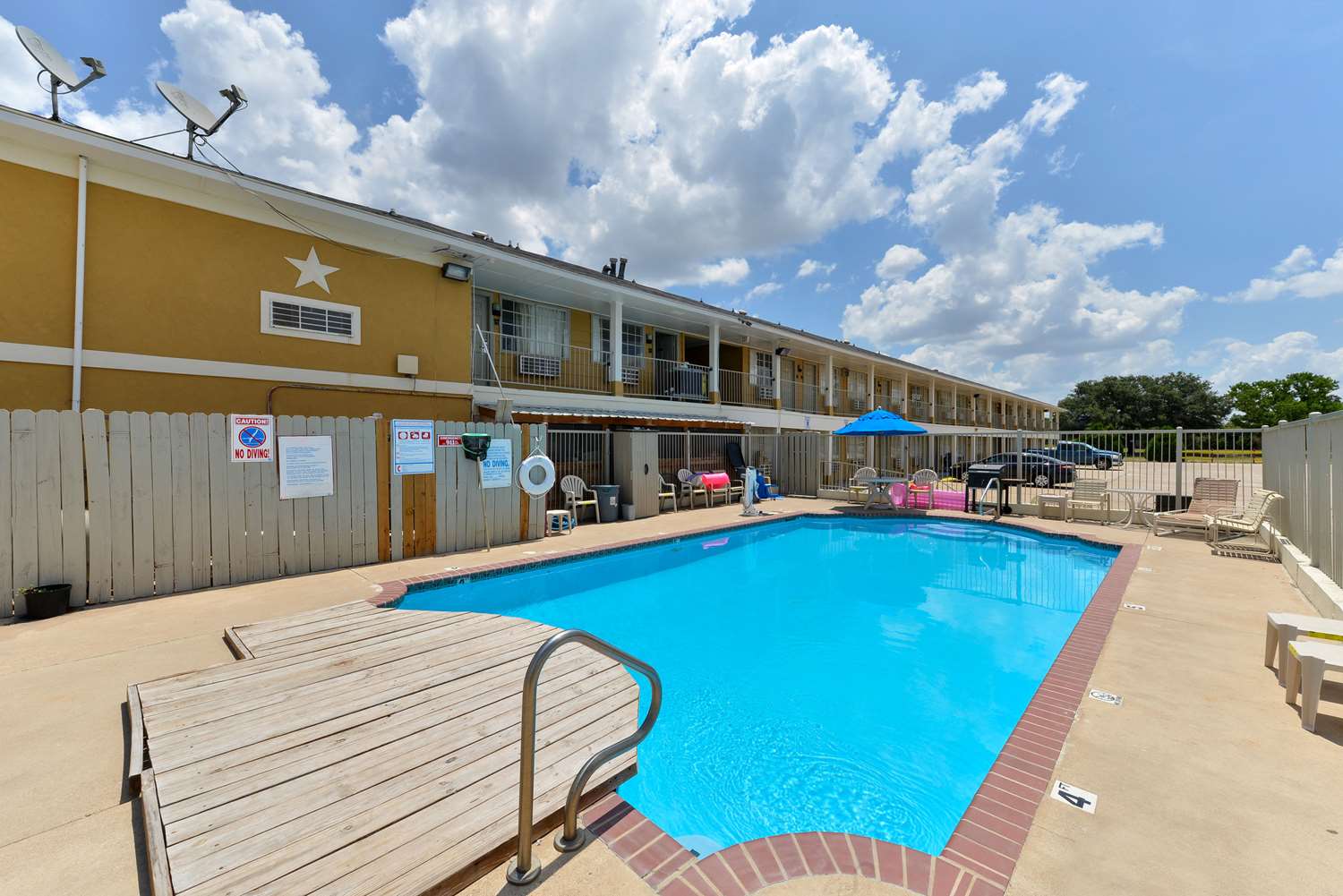 Quality Inn Gonzales, TX See Discounts