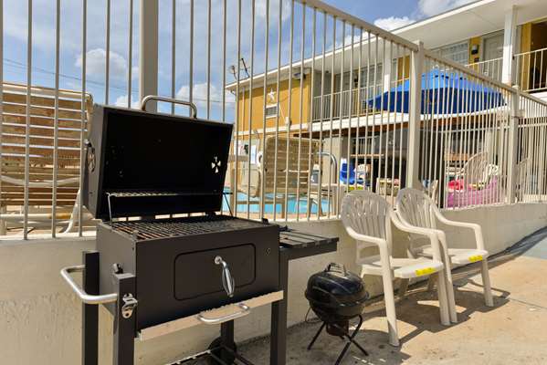 Pool - Quality Inn Gonzales