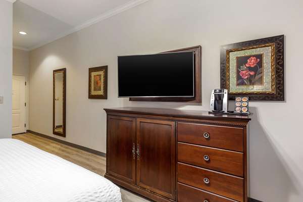  - Clarion Pointe Hotel Sulphur Springs