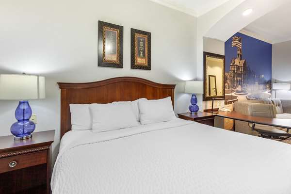 Suite - Clarion Pointe Hotel Sulphur Springs