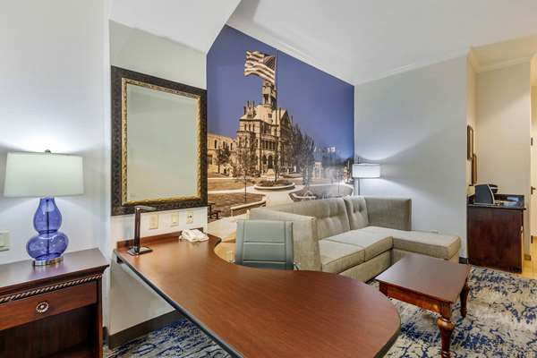 Suite - Clarion Pointe Hotel Sulphur Springs