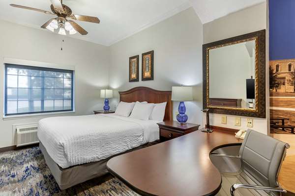 Suite - Clarion Pointe Hotel Sulphur Springs