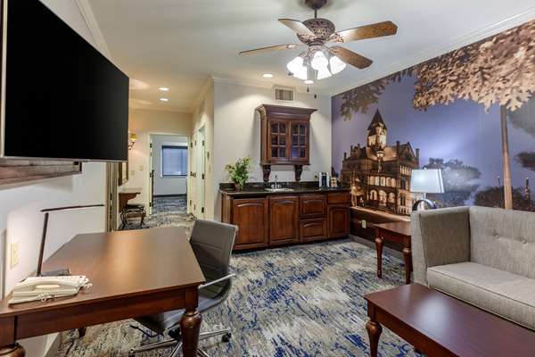 Suite - Clarion Pointe Hotel Sulphur Springs