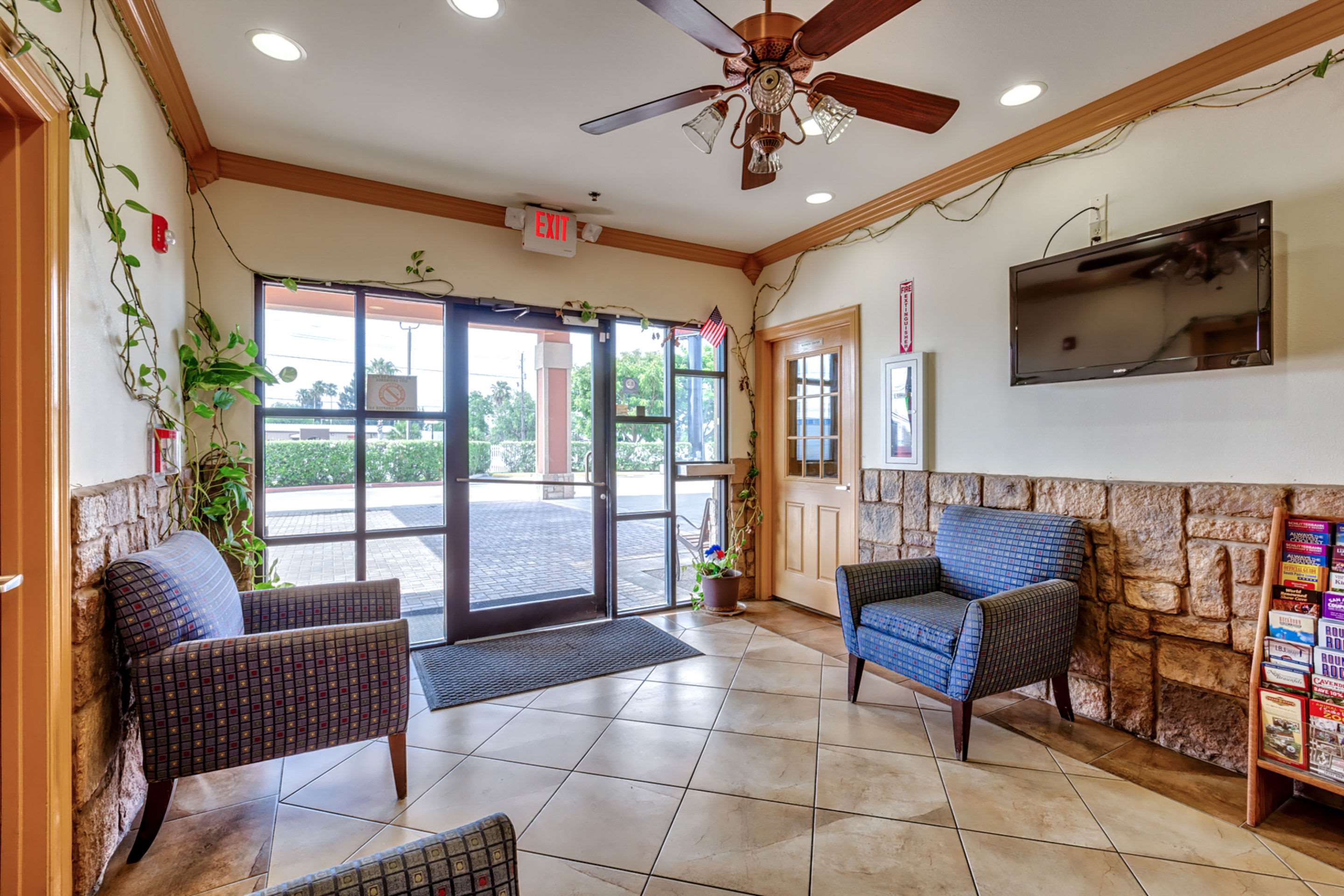 Hotel lobby | Quality Inn