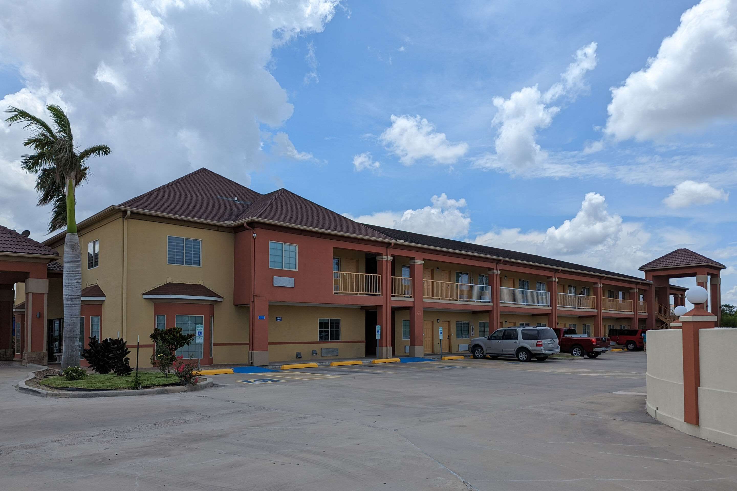 Hotel exterior | Quality Inn