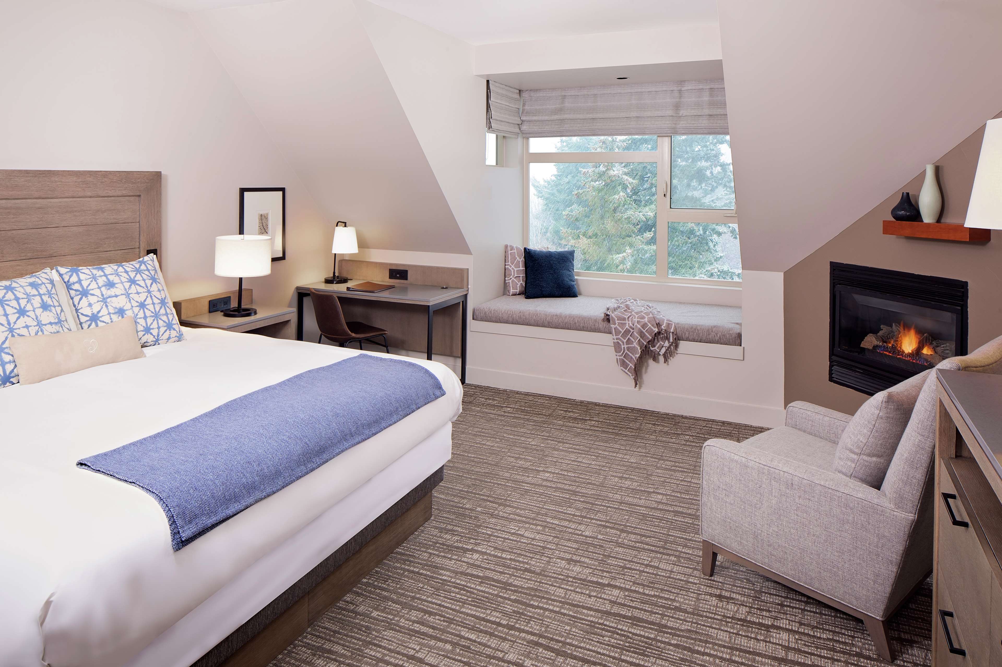 Chrysalis Inn & Spa Bellingham, Curio Collection by Hilton Room Type - King Room with Partial Bay View