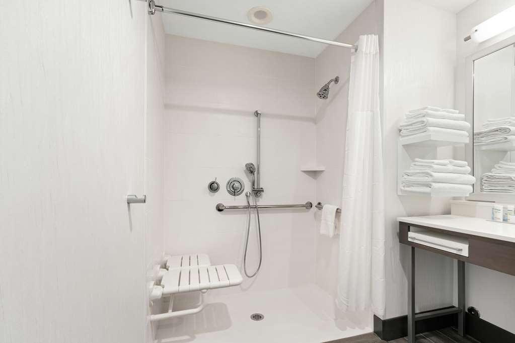 Hampton Inn & Suites by Hilton Spokane Downtown-South Room Type - 2QN ACCESSIBLE ROOM RIS NS