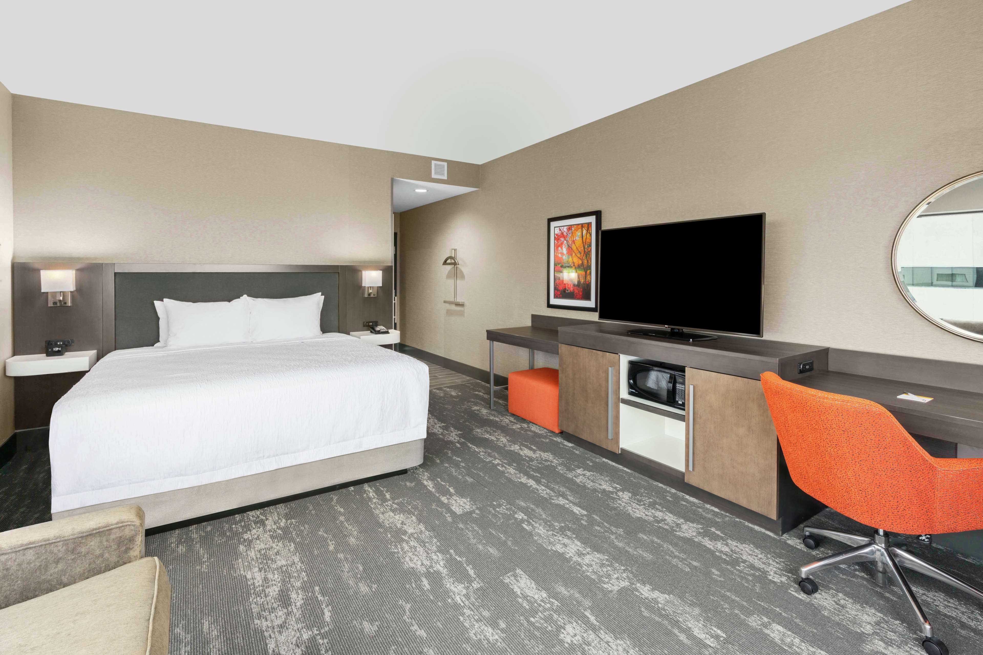 Hampton Inn & Suites by Hilton Spokane Downtown-South Room Type - KING SOFA BED W CITY VIEW