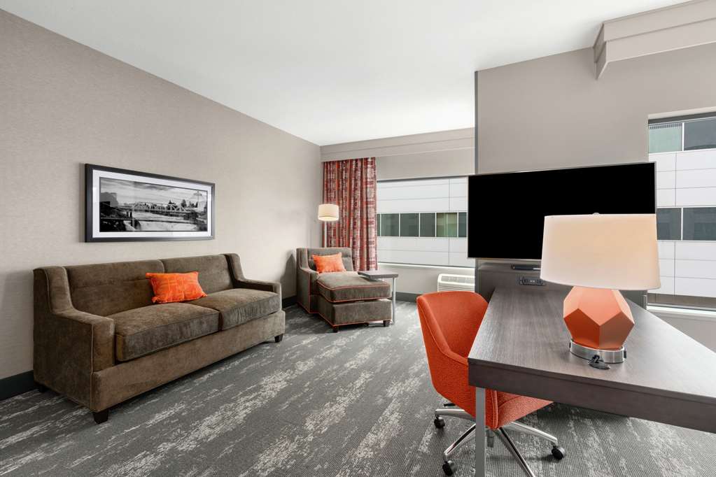 Hampton Inn & Suites by Hilton Spokane Downtown-South Room Type - KING DLX CRNR STD ACC HEAR