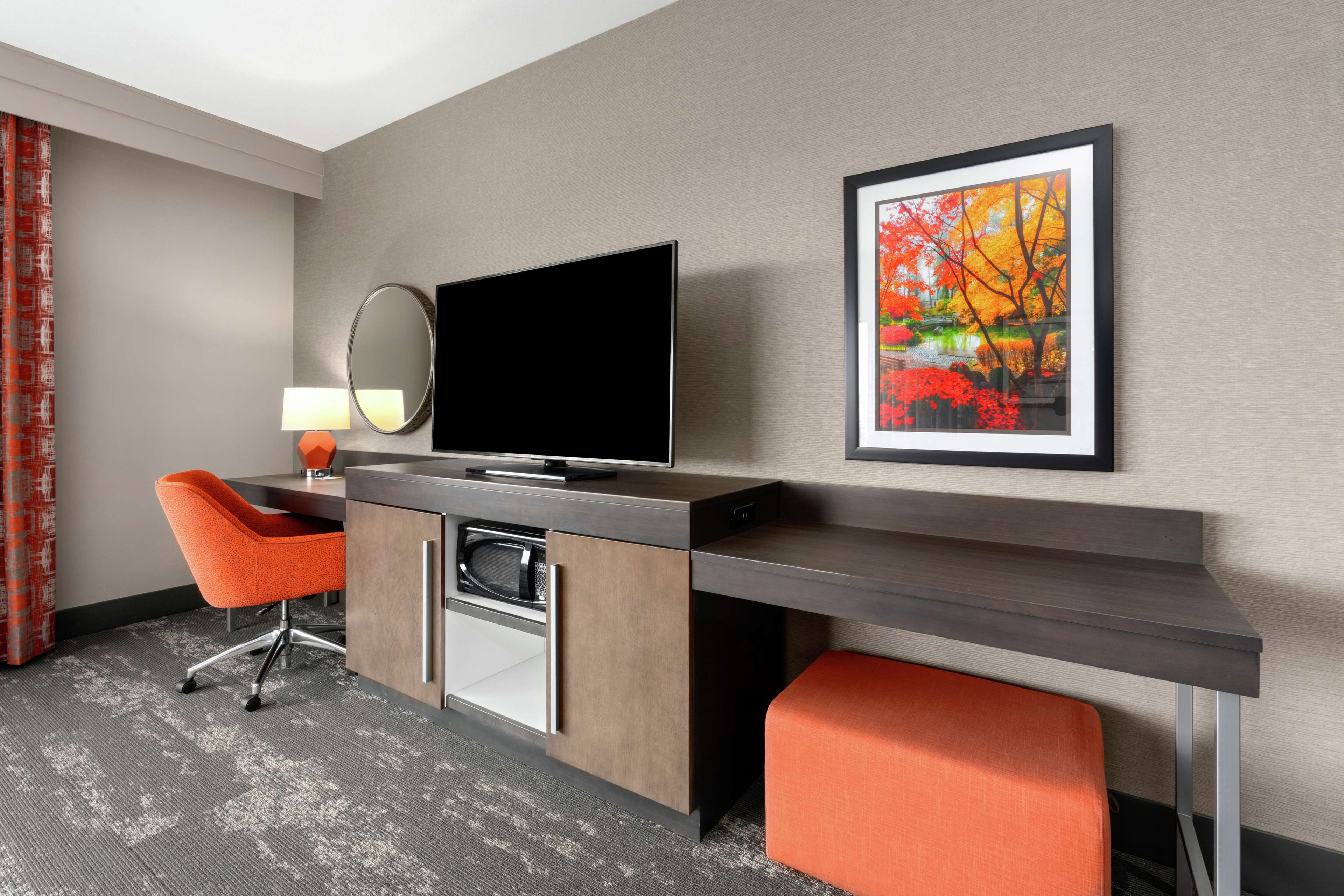 Hampton Inn & Suites by Hilton Spokane Downtown-South Room Type - 1 KING SFBD MIC FRG NS
