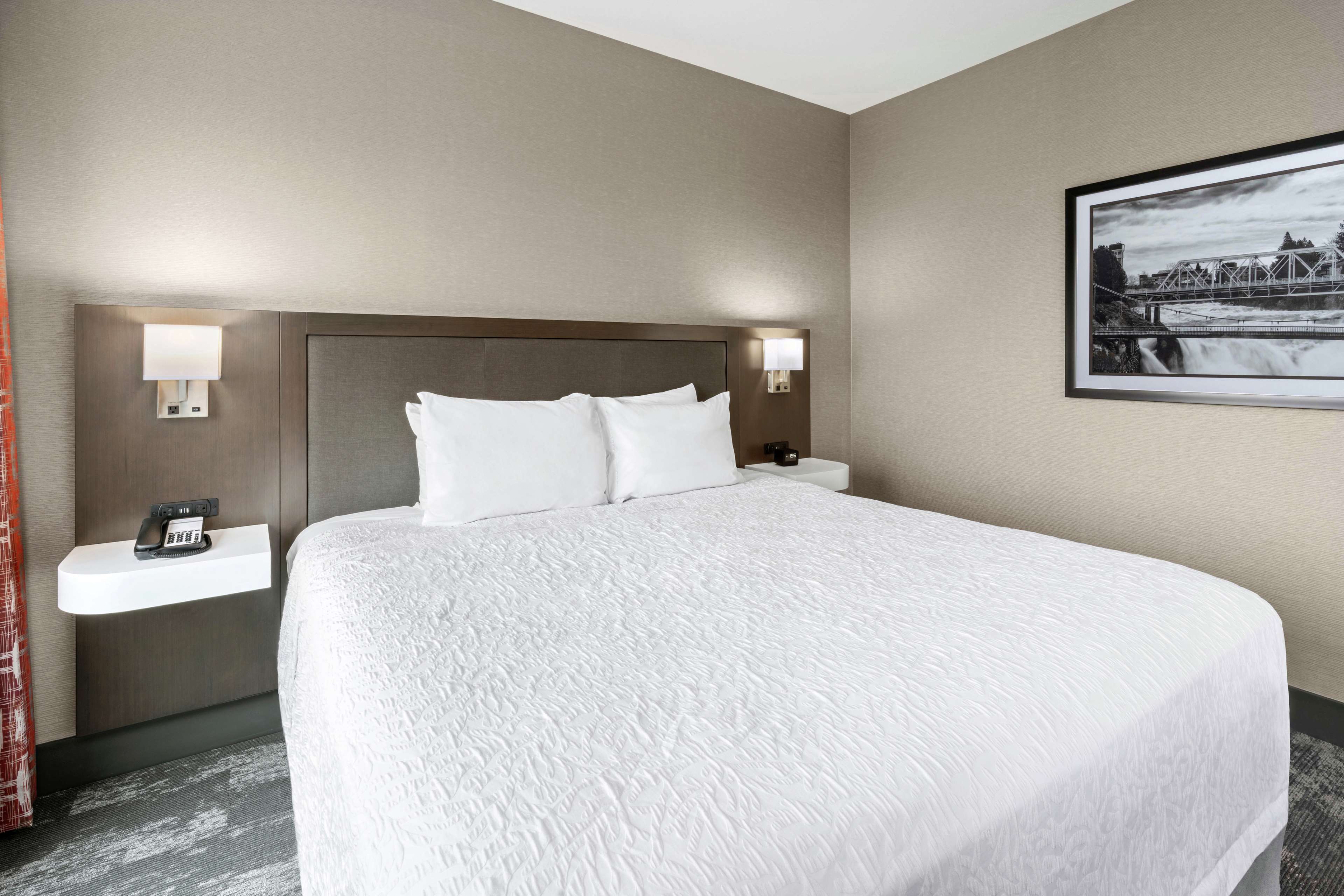 Hampton Inn & Suites by Hilton Spokane Downtown-South Room Type - 1 KNG STDO CITY VIEW NS