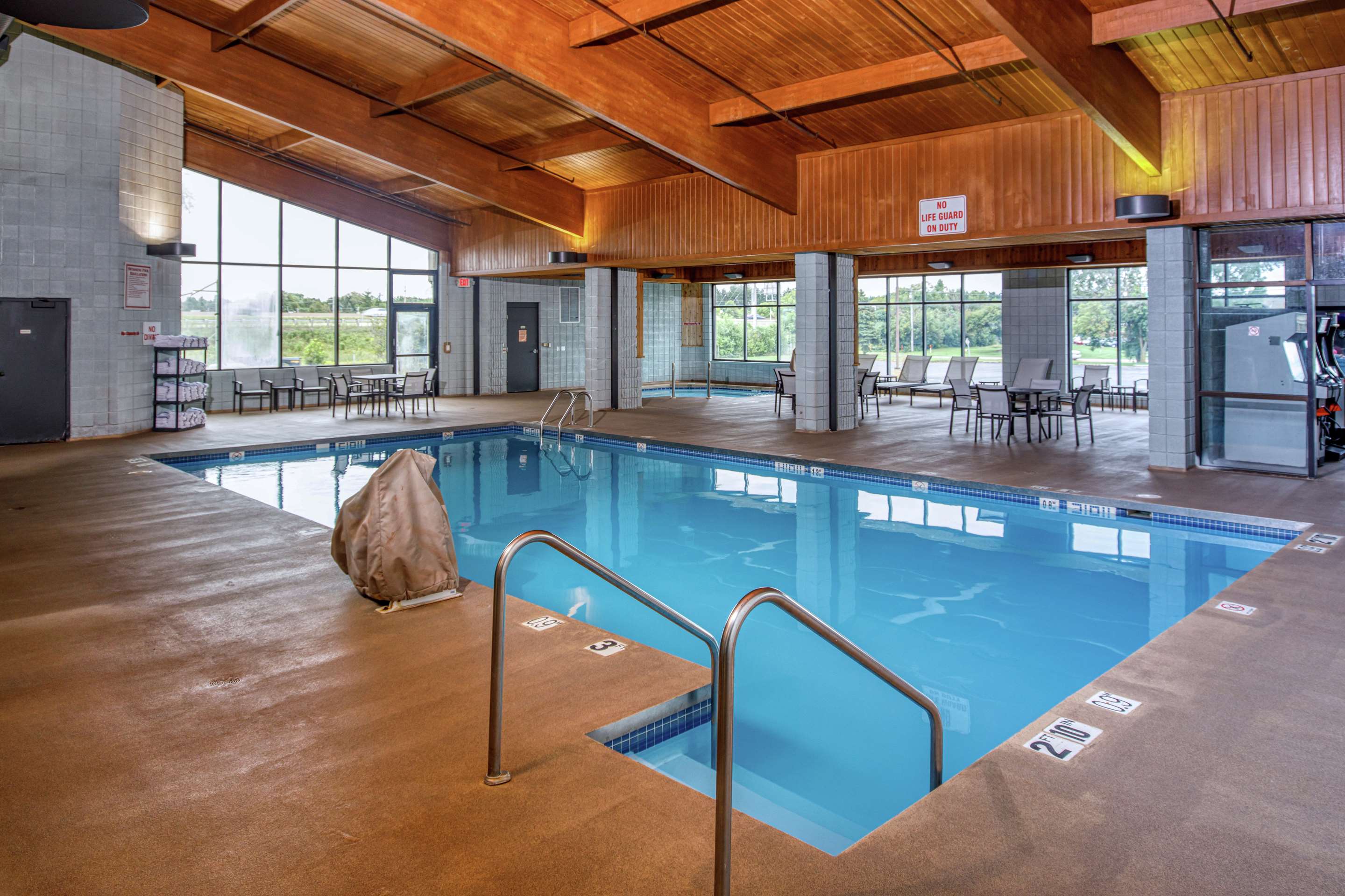 Pool | DoubleTree by Hilton Appleton