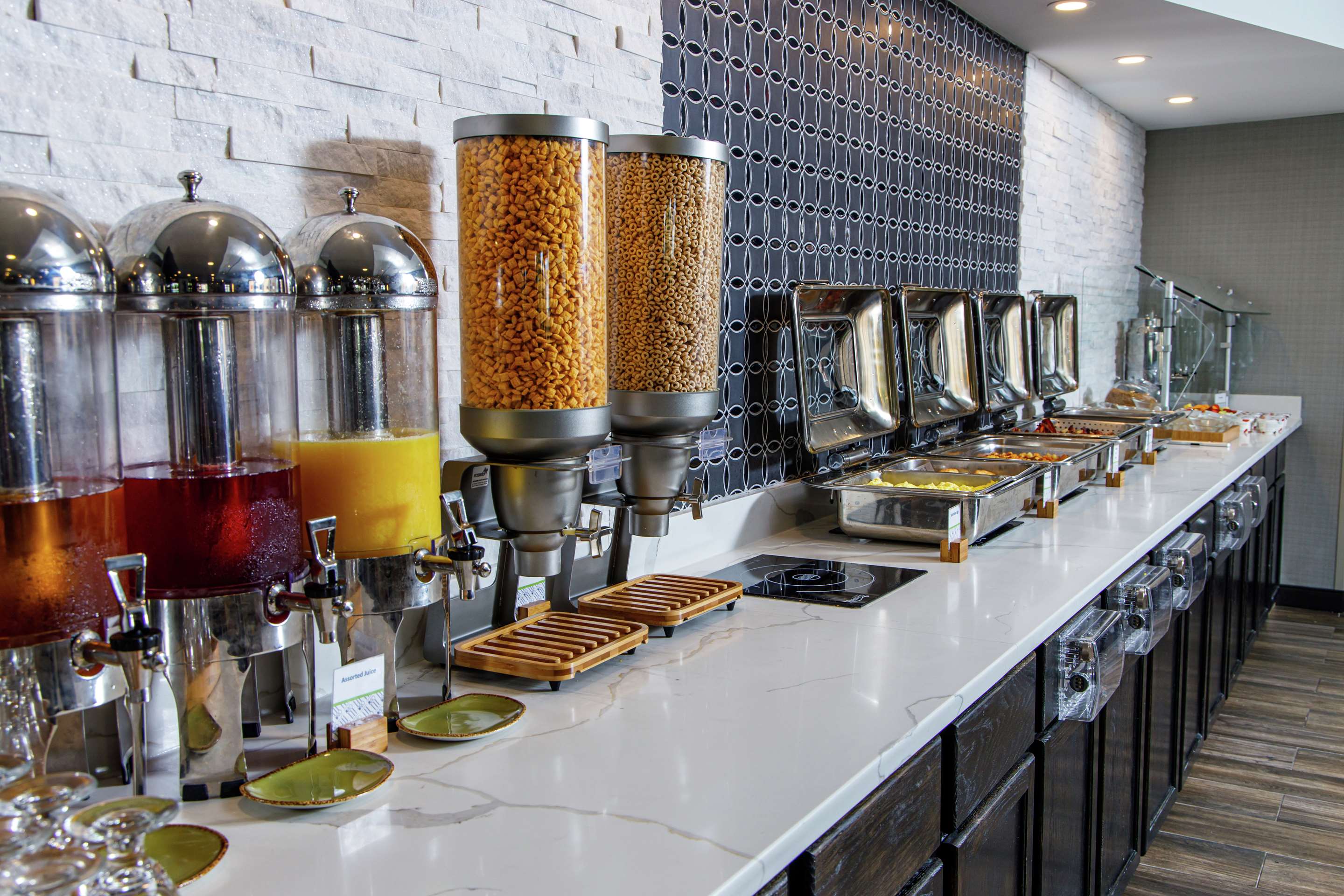 Breakfast Area | DoubleTree by Hilton Appleton