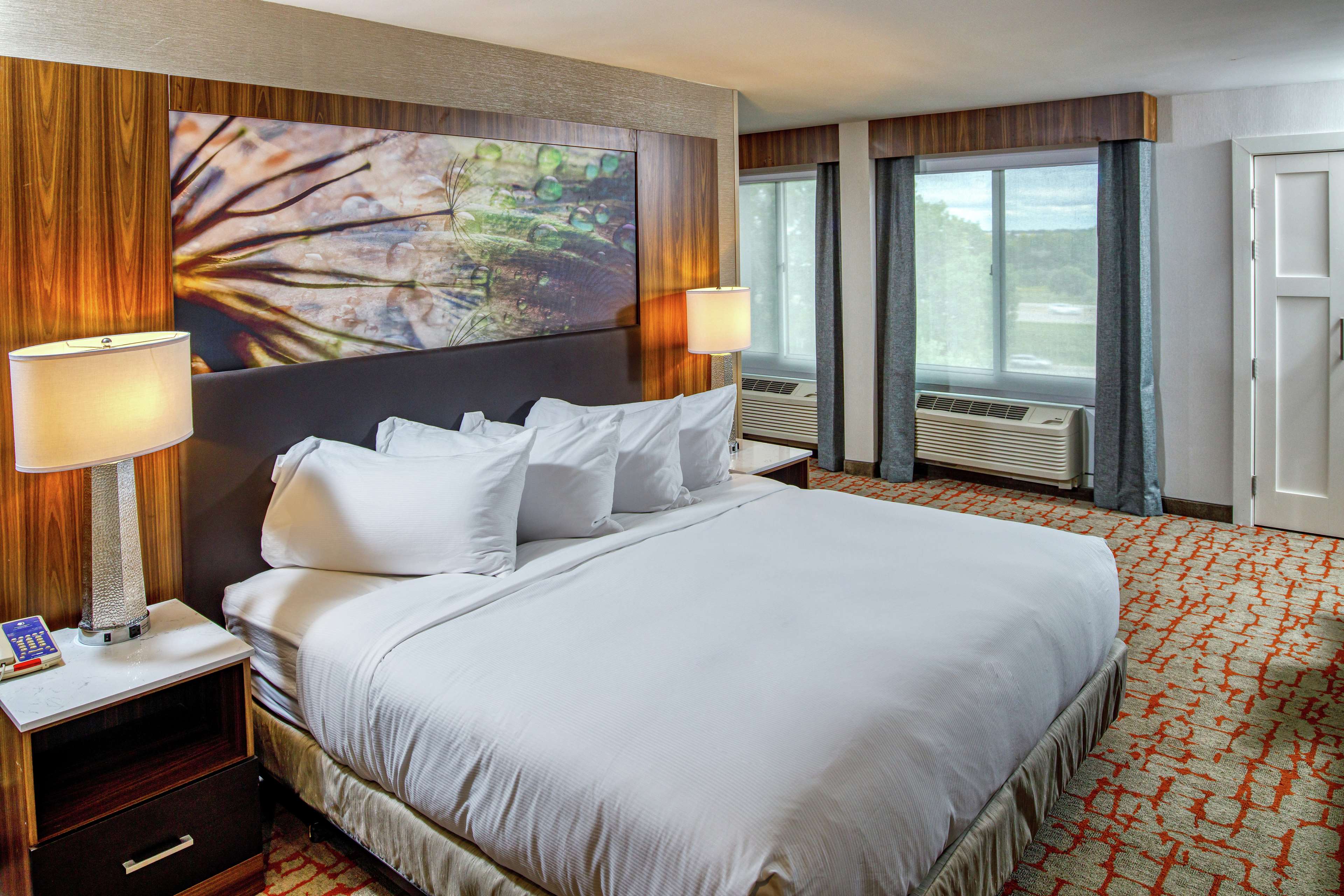 DoubleTree by Hilton Appleton Room Type - 1 KG 2 BK BDS FAMILY SUITE