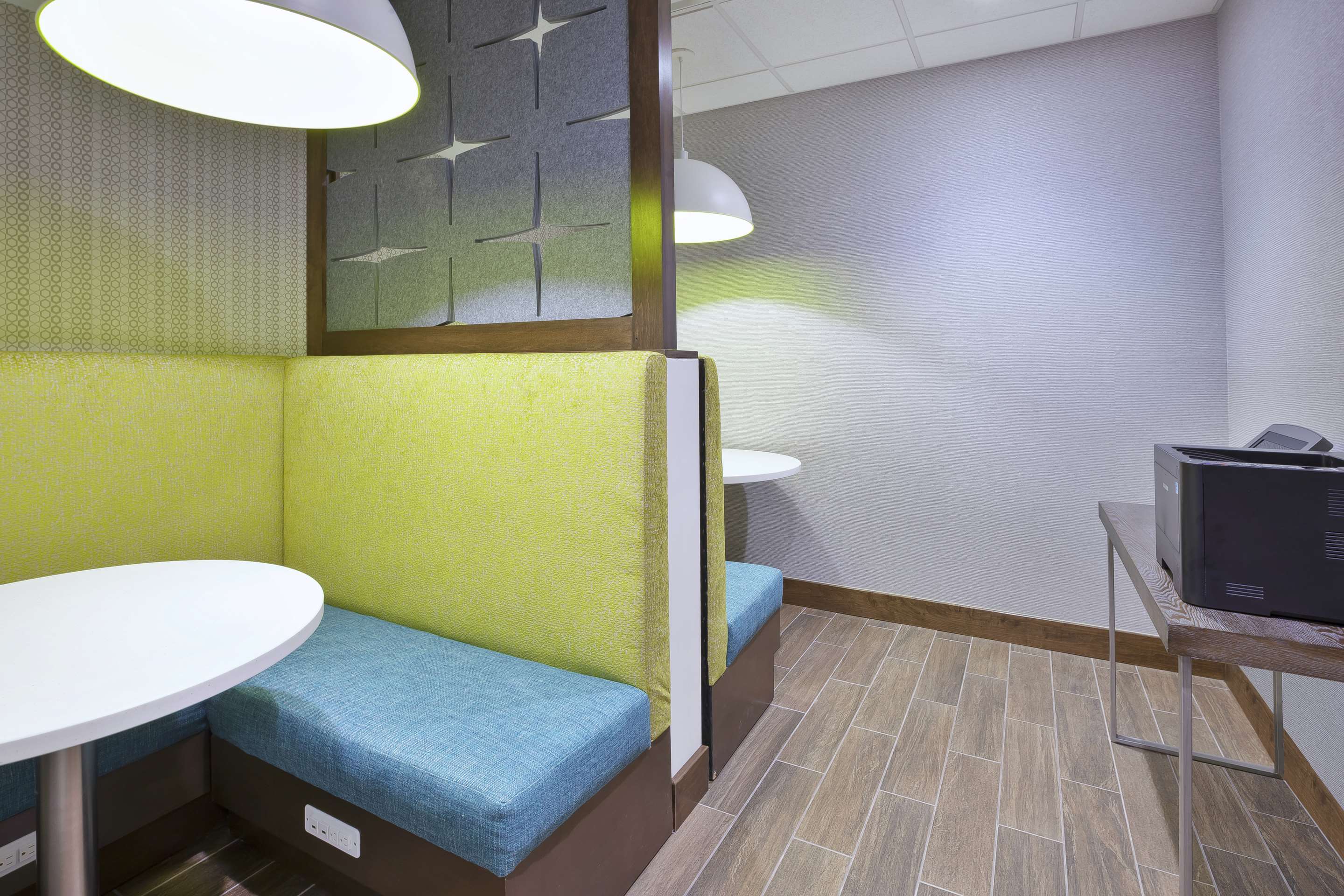 Business Center | Hampton Inn & Suites Grandville Grand Rapids South