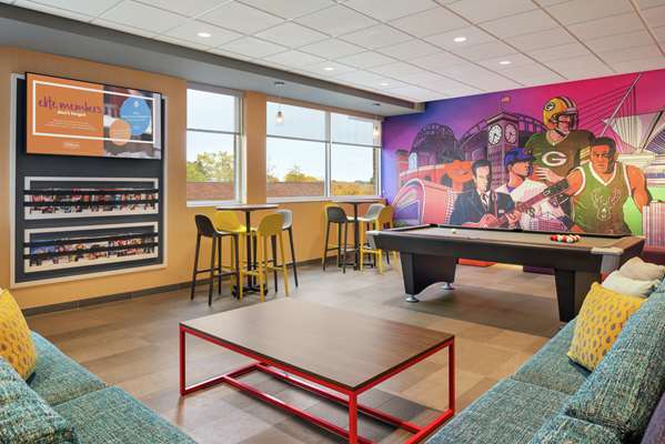  - Tru by Hilton Waukesha - I-94, Exit 297