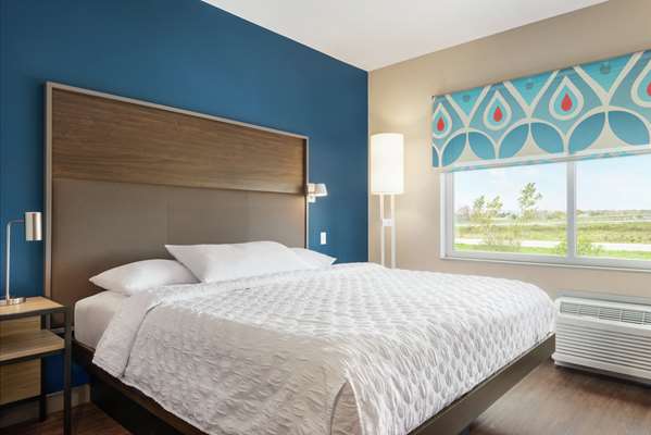  - Tru by Hilton Waukesha - I-94, Exit 297