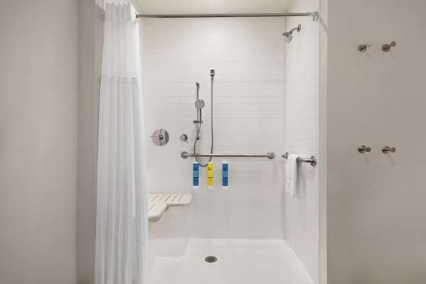  - Tru by Hilton Waukesha - I-94, Exit 297