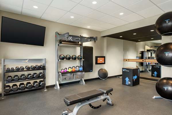 Fitness/ Exercise Room - Tru by Hilton Waukesha - I-94, Exit 297