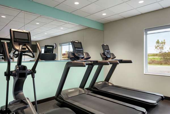 Fitness/ Exercise Room - Tru by Hilton Waukesha - I-94, Exit 297