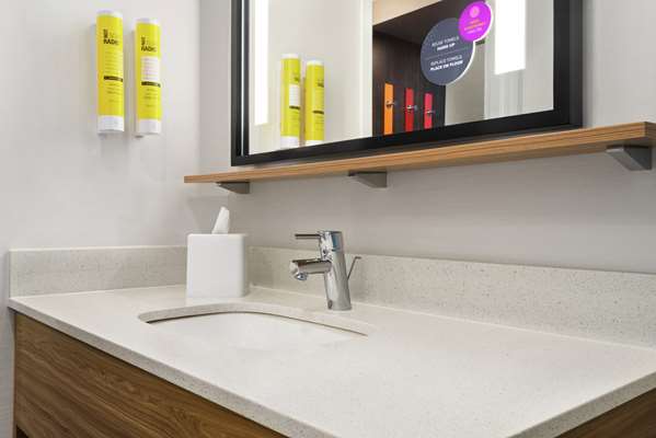  - Tru by Hilton Waukesha - I-94, Exit 297