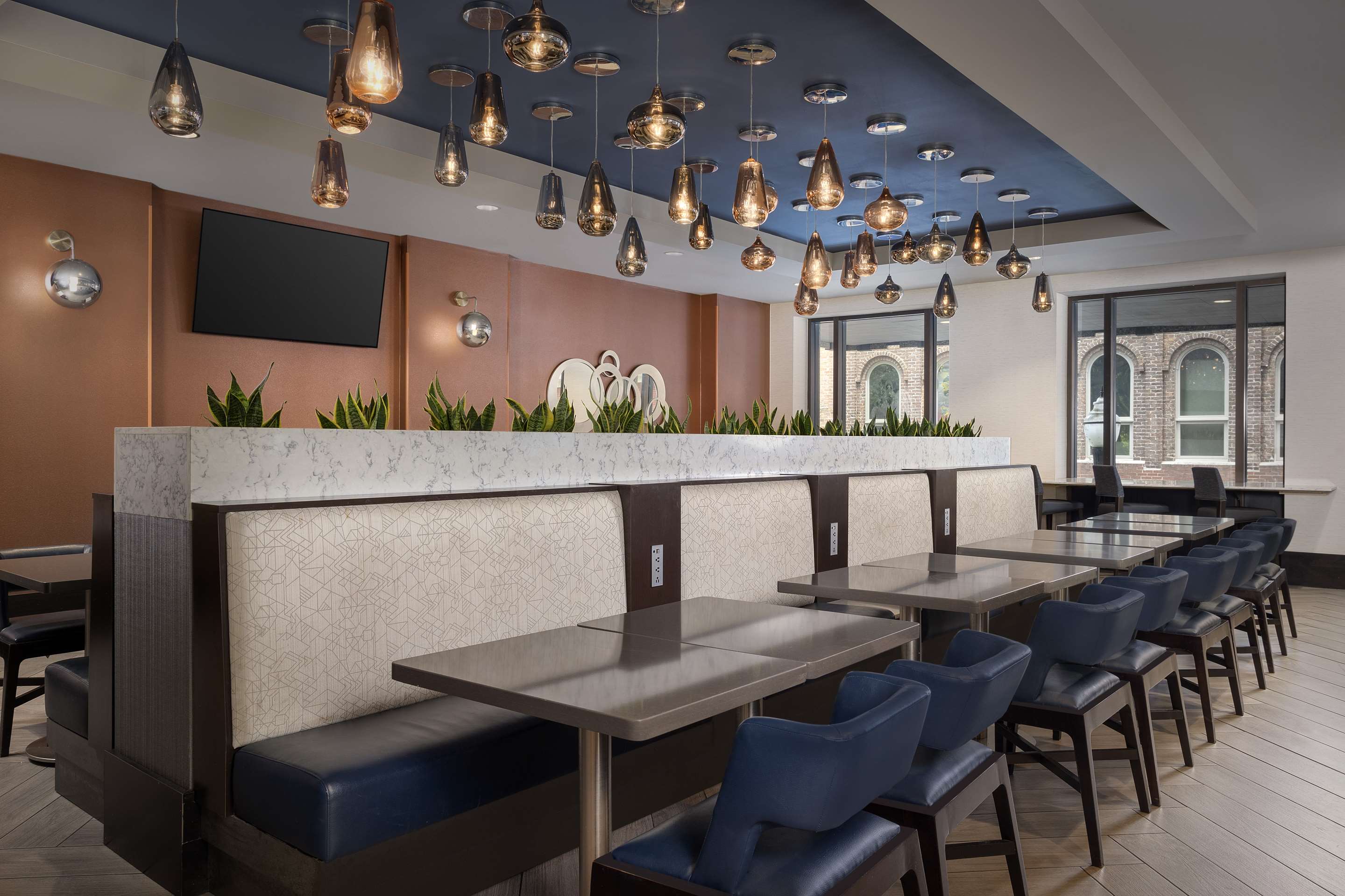 Restaurant | Embassy Suites by Hilton Knoxville Downtown